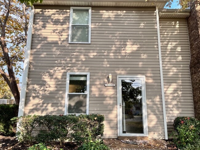 Building Photo - 2220A Cabin Hill Rd