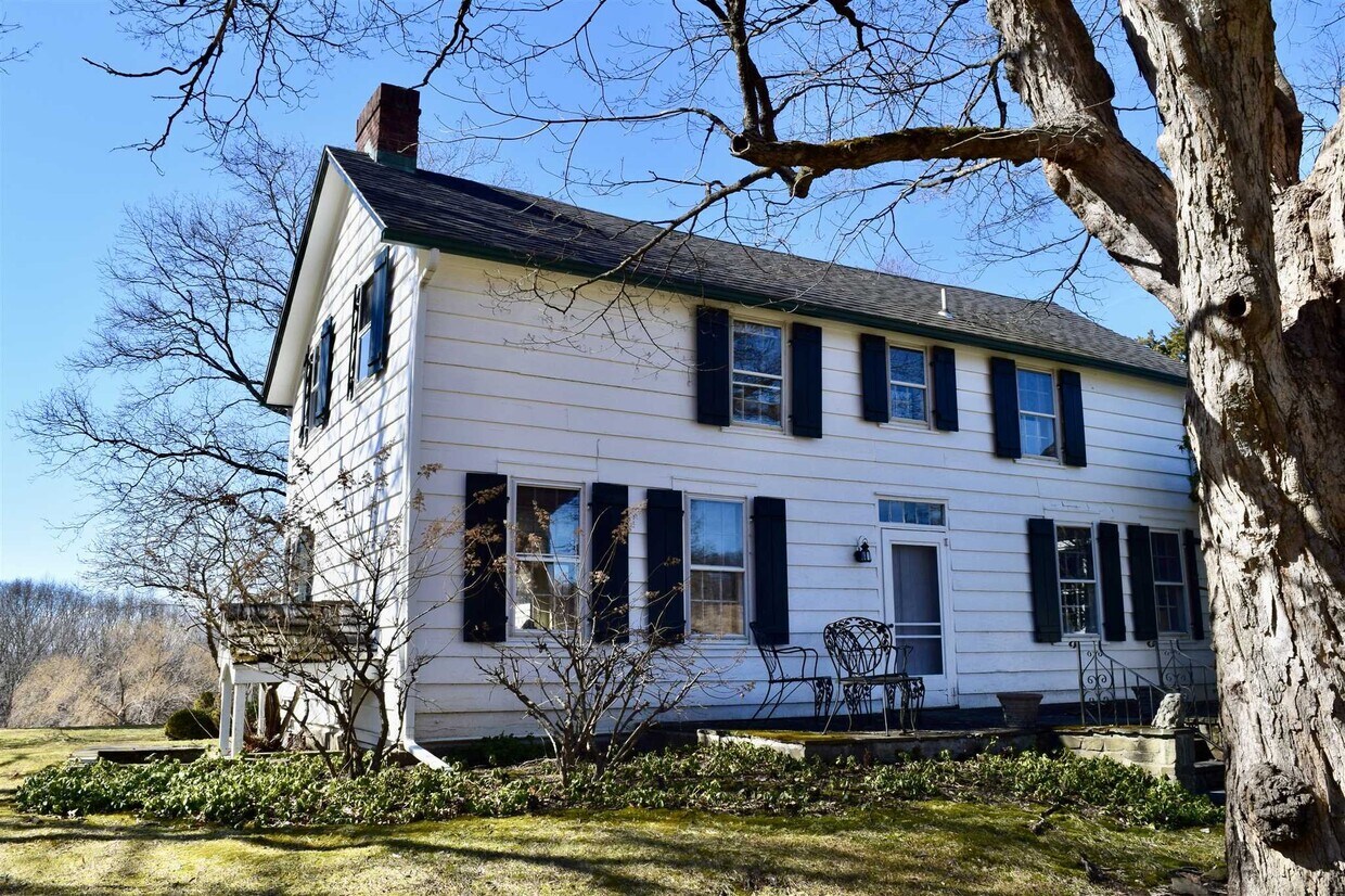 8 Crosby Ln, Rhinebeck, NY 12572 Room for Rent in Rhinebeck, NY