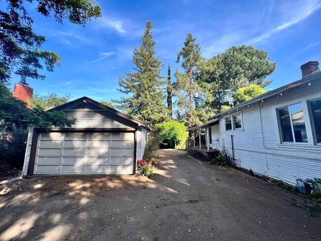 Building Photo - 12650 Saratoga Ave