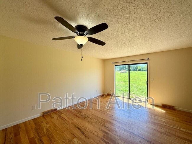 Building Photo - 2 Dawnwood Cir