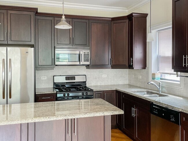 Foto del edificio - 3229 N Kenmore Ave