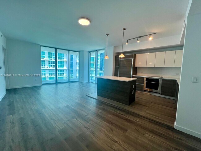 Building Photo - 1100S S Miami Ave