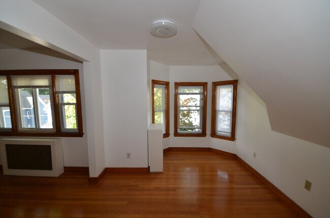Building Photo - 47 Mt Vernon St