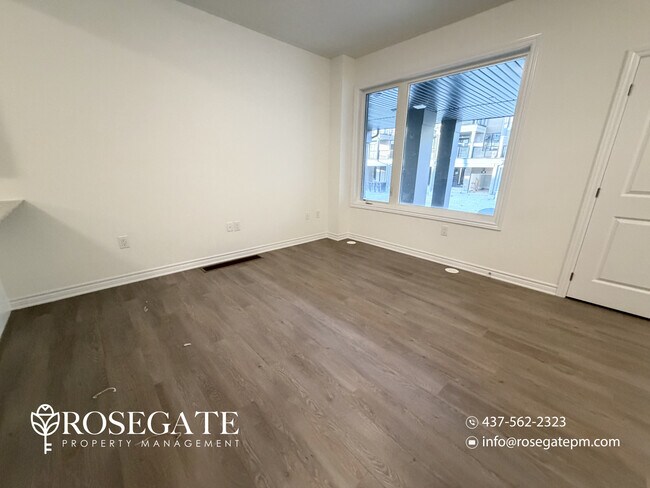 Photo du bâtiment - Spacious 3-Floor Freehold Townhome with Garage, Private Balcony & Backyard – Brampton
