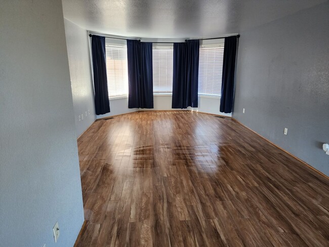 Building Photo - 3 Bedroom Single Family Home in Central Point