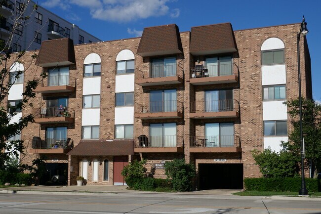 Foto del edificio - 603 S River Rd