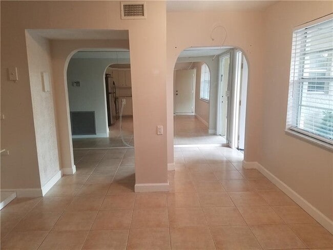 Building Photo - 8798 Holly Ct