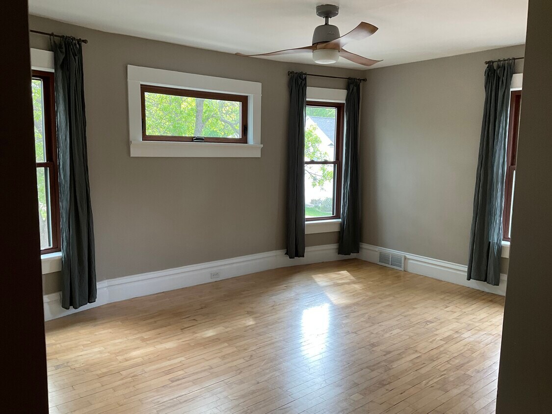 Foto principal - 830 Steuben St