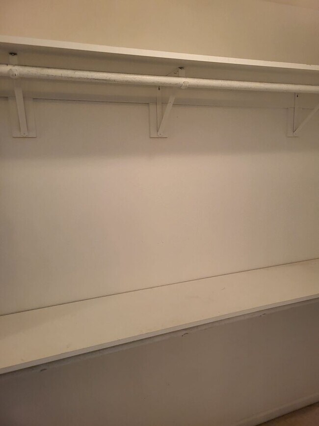 Foto del edificio - 5049 Pine Lake Ct