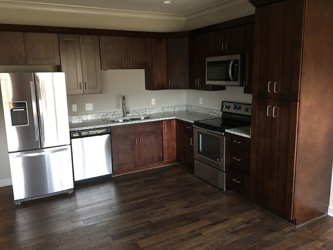 Building Photo - 15828 Valley View Dr