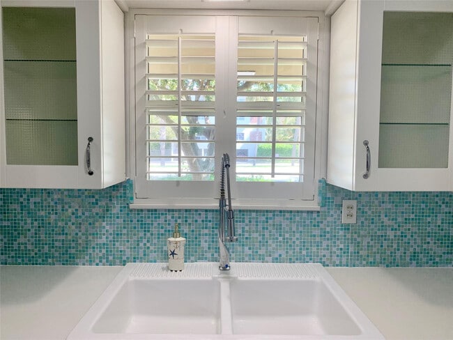 Building Photo - 930 Osceola Dr