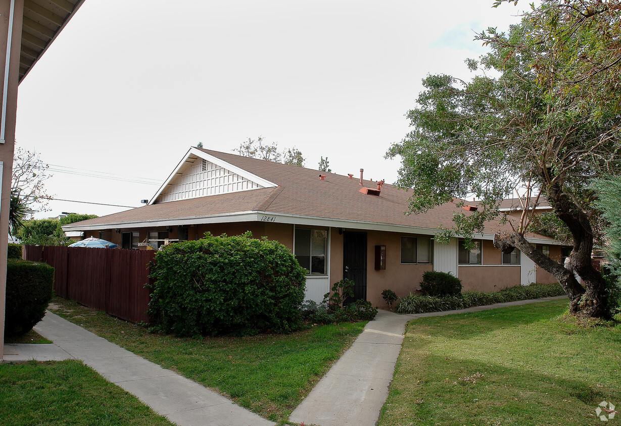Primary Photo - 10282 Park Ave