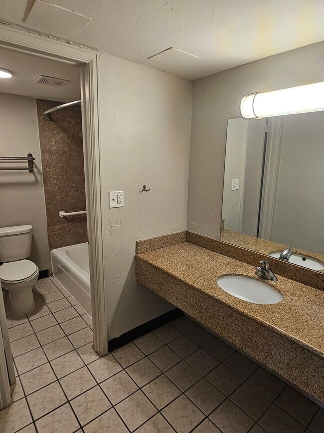 Building Photo - Remodeled Studio Apartments Near Memorial ...