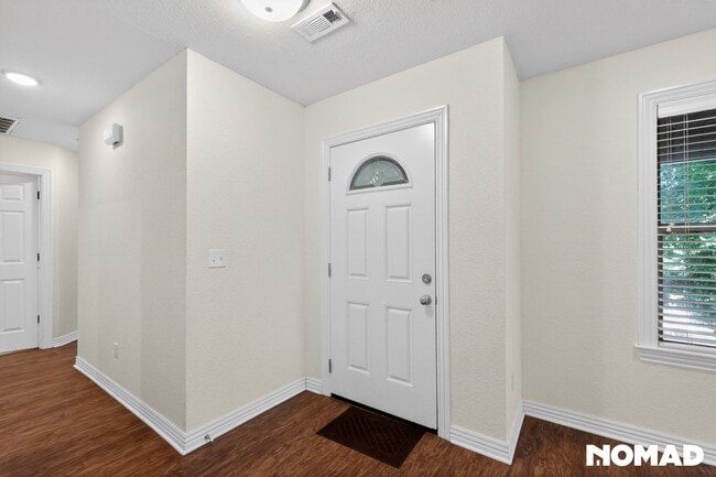 Building Photo - 2088 E Custer Ln