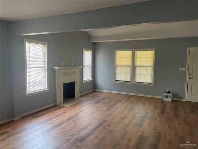 Building Photo - 13 S 8th St