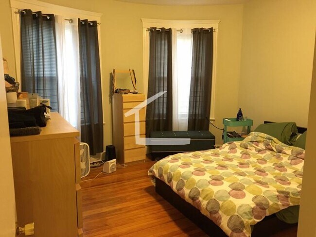 Foto del edificio - Nicely renovated 2 bedroom unit in Brookline.