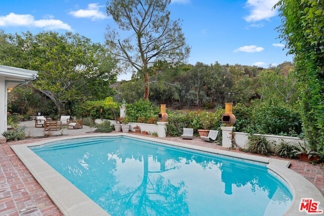 Building Photo - 10216 Cielo Dr