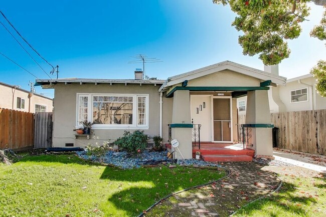 Building Photo - 150 16th Ave