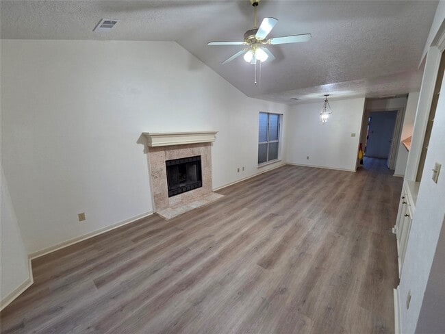 Foto del edificio - 42 Silver Creek Dr