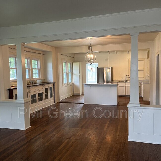 Foto del edificio - 1147 N Main St