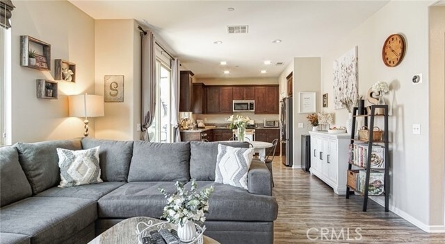 Foto del edificio - 24219 Lilac Ln