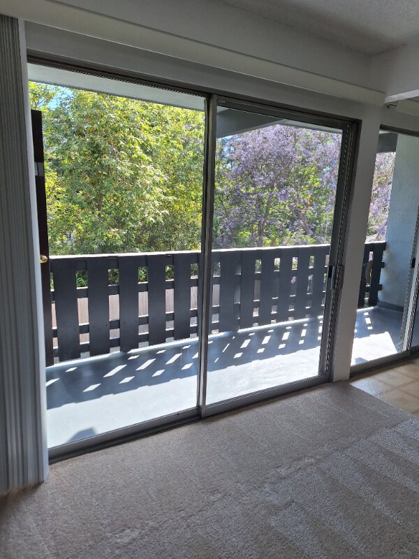 Building Photo - 609 De La Vina St