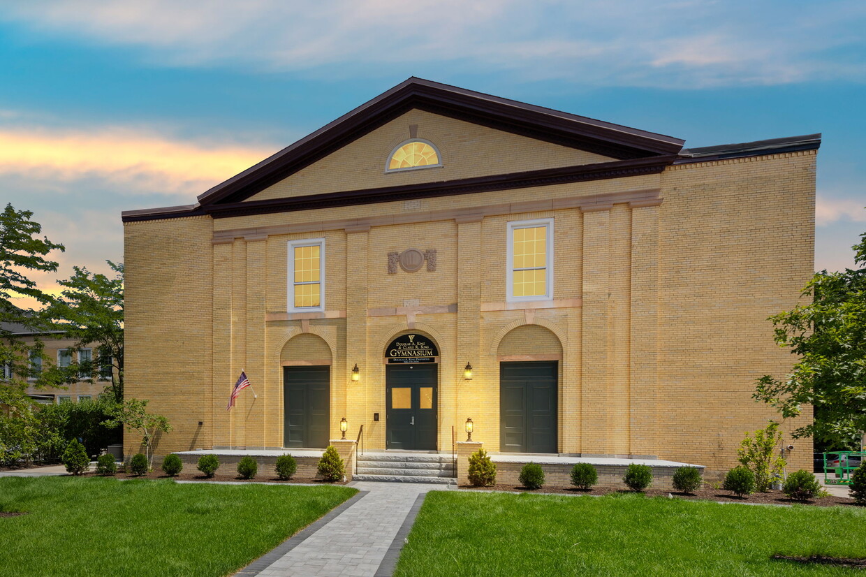 Primary Photo - Schoolhouse Apartments