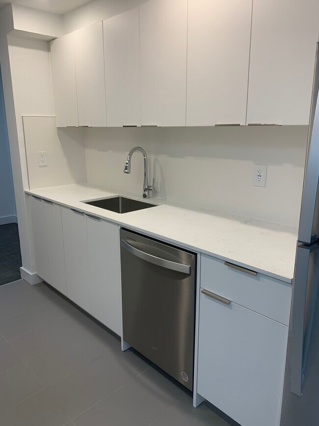 Building Photo - 230 Oak St