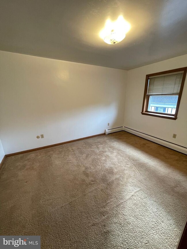 Building Photo - 2088 Milford Square Pike