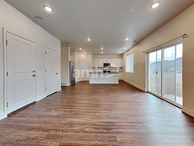 Building Photo - 237 N Dry Crk Rd