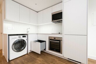 Building Photo - 800 Richmond St W