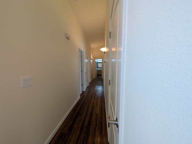 Building Photo - 520 Bobbys Ln