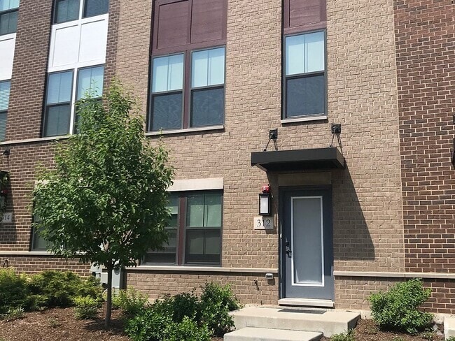 Building Photo - 312 S Elm St