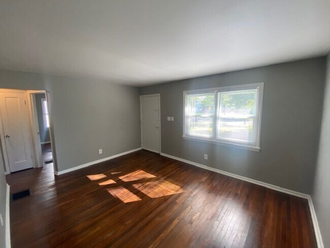 Foto del edificio - 1090 E N Broadway