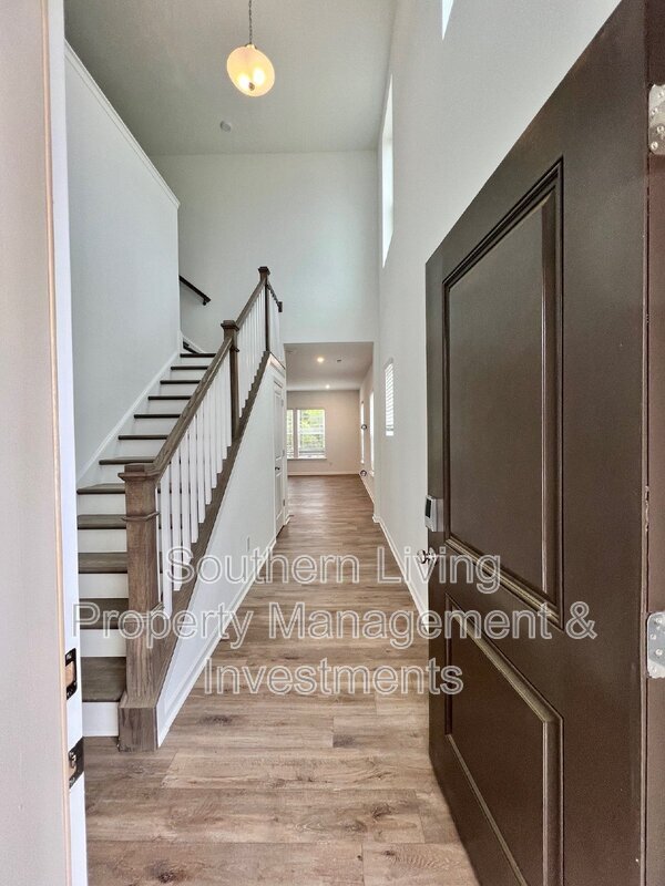 Building Photo - 13108 Rover St