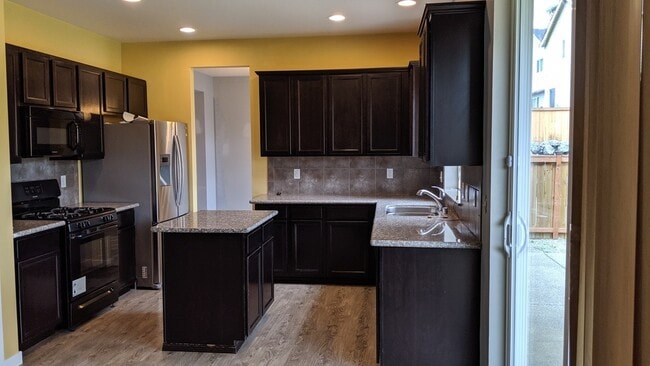 Foto del edificio - 3 BD house for rent in a quiet and conveni...