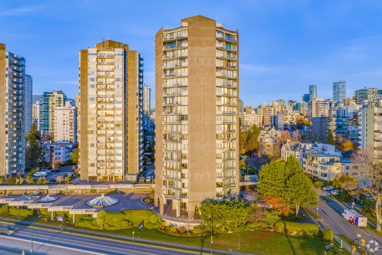 Primary Photo - Beach Towers Dogwood Building