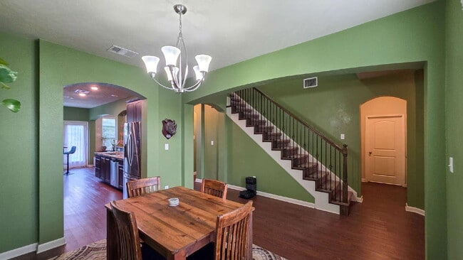 Building Photo - 2025 Stubbs Dr