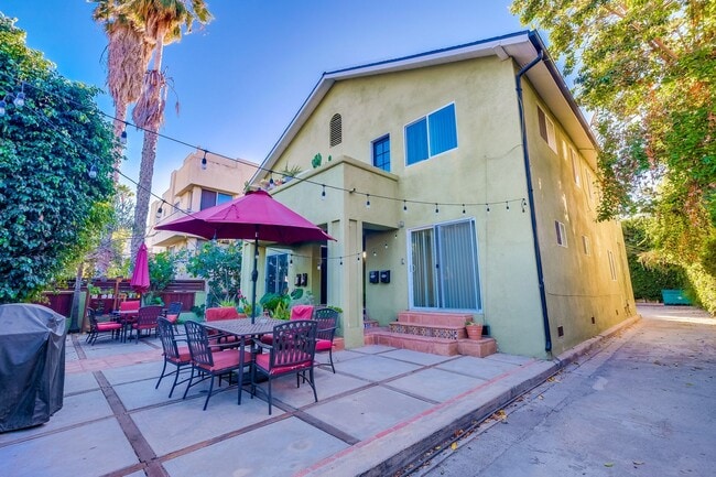Photo - 1221 N Bronson Ave (Los Angeles, CA) Apartment
