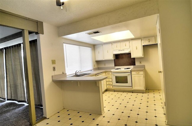 Building Photo - 601 Stroud Ln