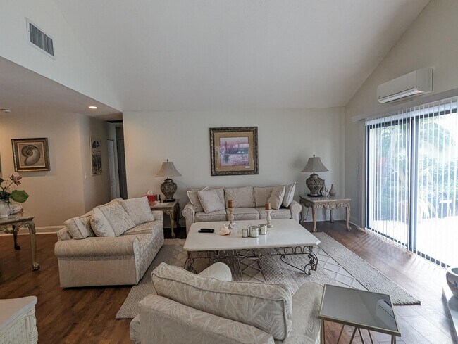 Building Photo - 17042 Traverse Cir