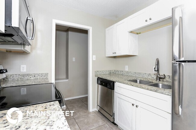 Foto del edificio - 2704 Hardy Pl