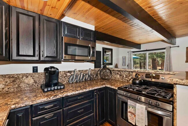 Foto del edificio - 1126 Sugarpine Rd