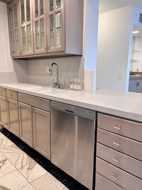 Kitchen - 906 N Doheny Dr