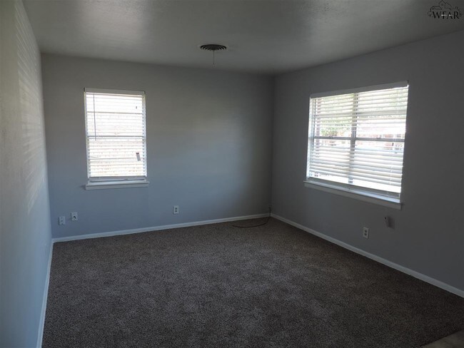 Foto del edificio - 1409 Phoenix Dr