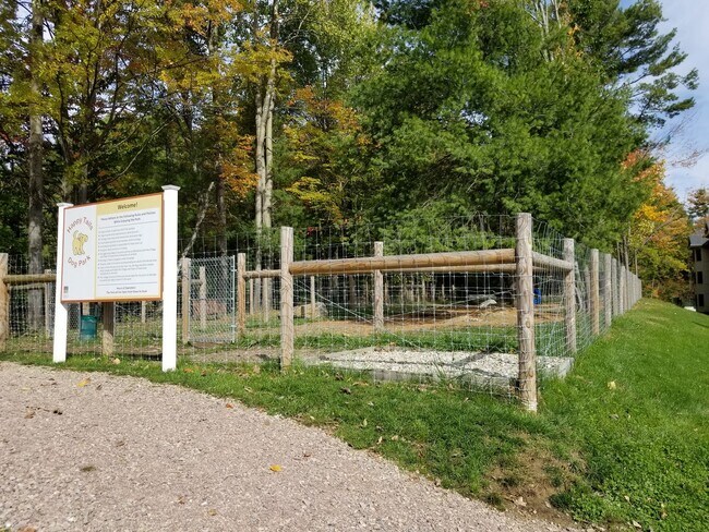 Foto del edificio - Village at Autumn Pond II:  One Bedroom plus Den with Balcony