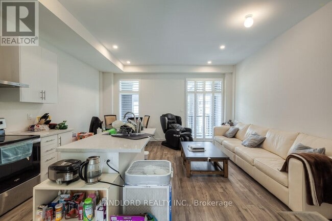 Building Photo - 44 Armillo Pl