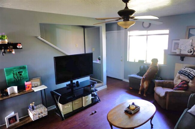 Building Photo - 2521 Crosstimbers St