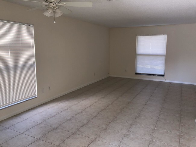 Foto del edificio - 803 Sandtree Dr