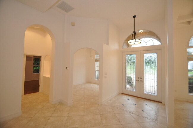 Building Photo - 12 Clementina Ct